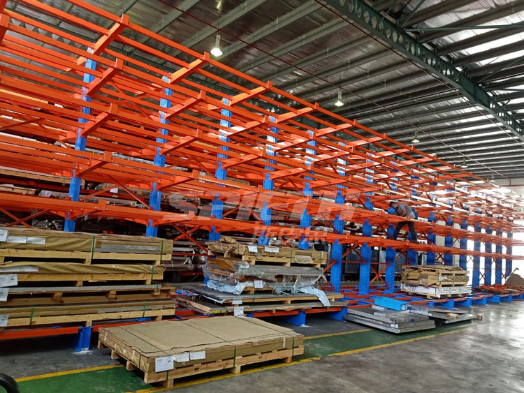 Heavy duty storage cantilever racks