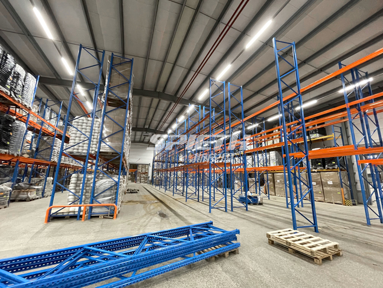 Selective pallet racks order from the Netherlands